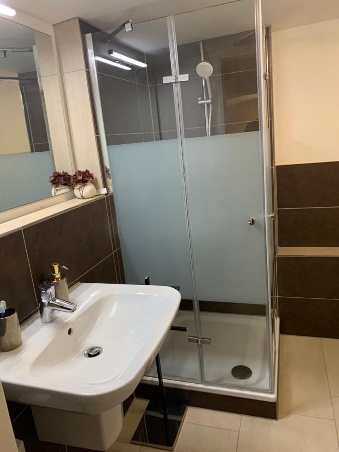 Souterrain Zimmer Mit Separatem Eingang Und Bad Dusseldorf Luaran gambar