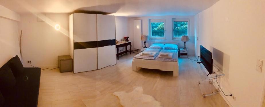 Souterrain Zimmer Mit Separatem Eingang Und Bad Dusseldorf Luaran gambar